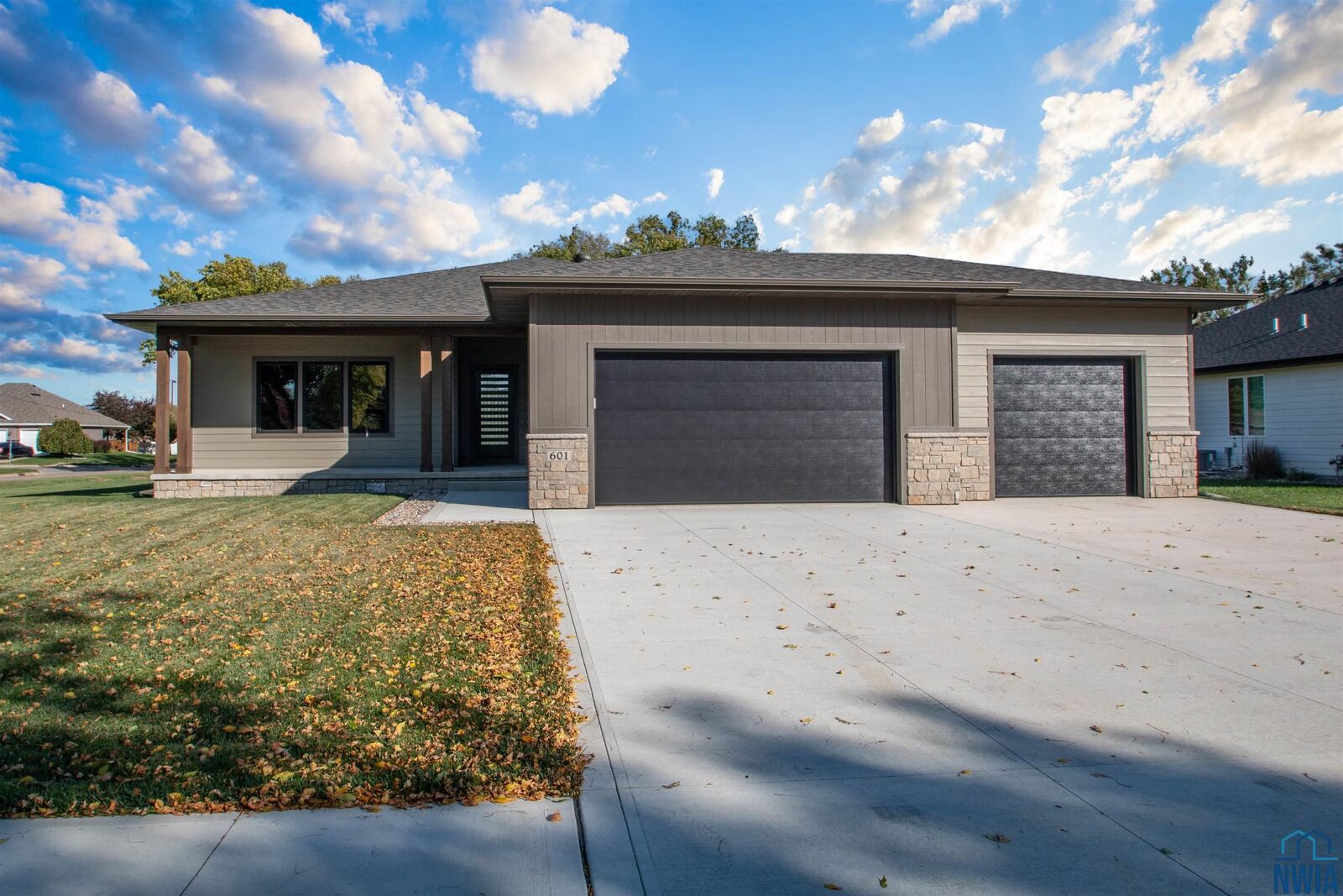 Property Photo:  601 Topaz Drive  IA 51054 