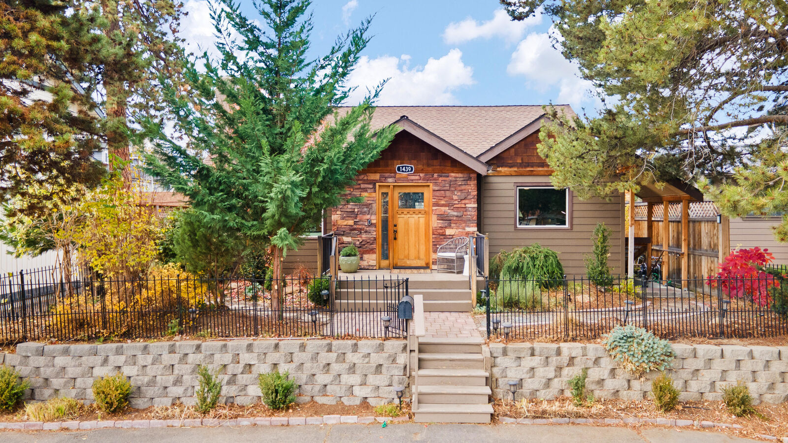 Property Photo: 1439 NW 4th Street OR 97703