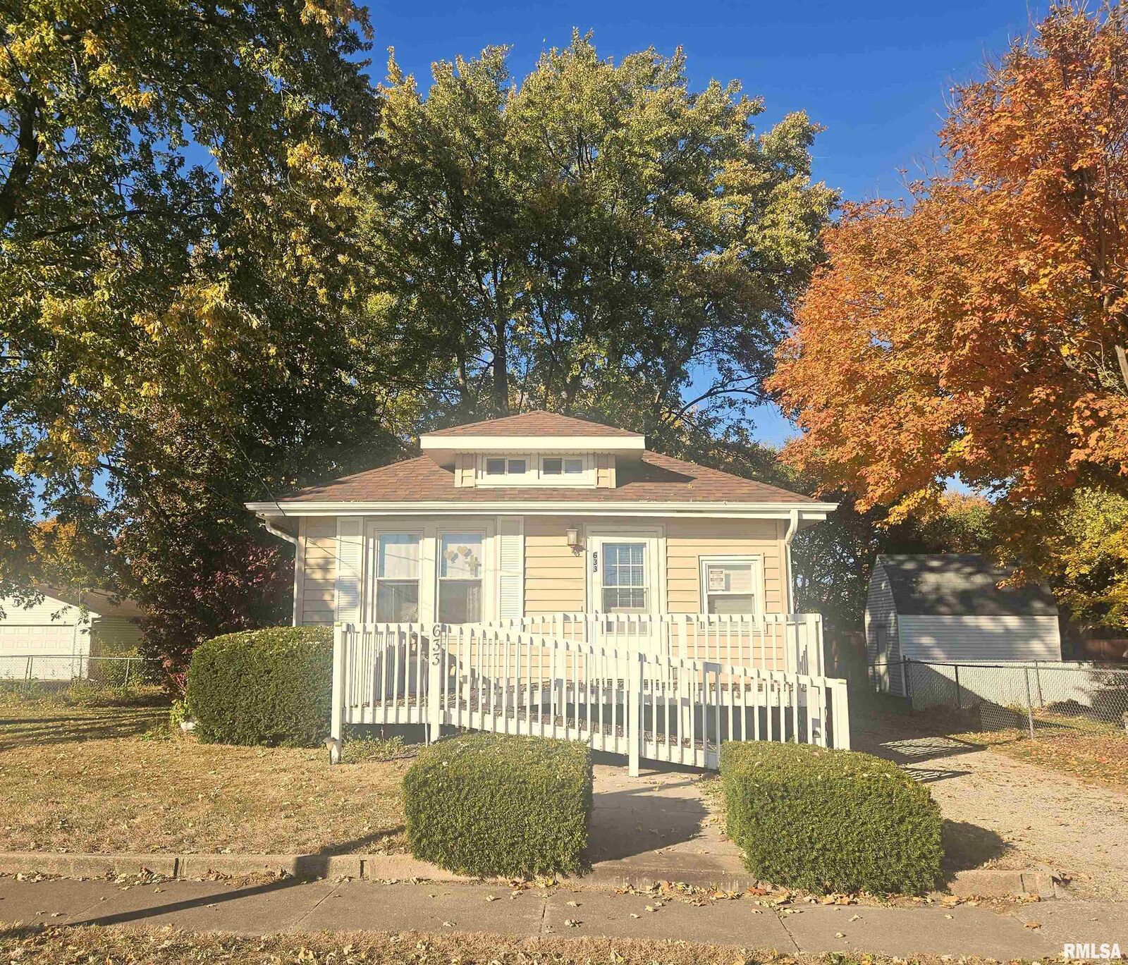 Property Photo:  633 E 5th Street  IL 61401 