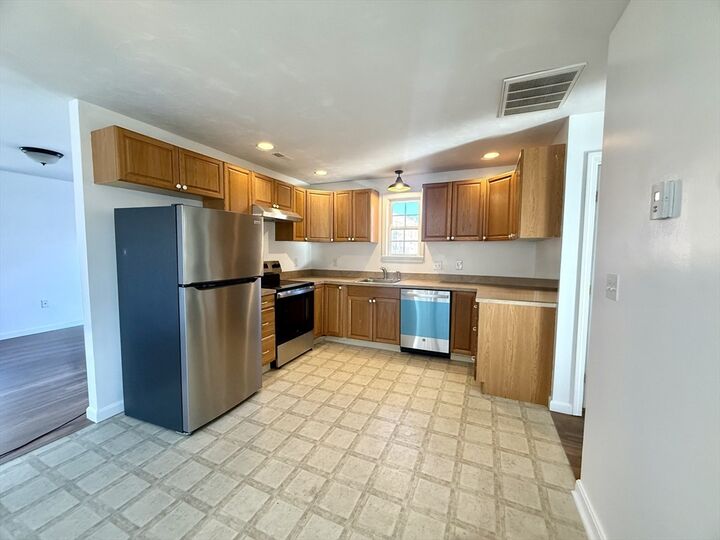 Property Photo:  136 Eastford Rd 2  MA 01550 