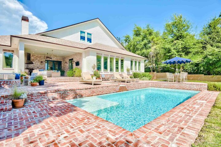 Property Photo: 737 Bayou Dr FL 32541