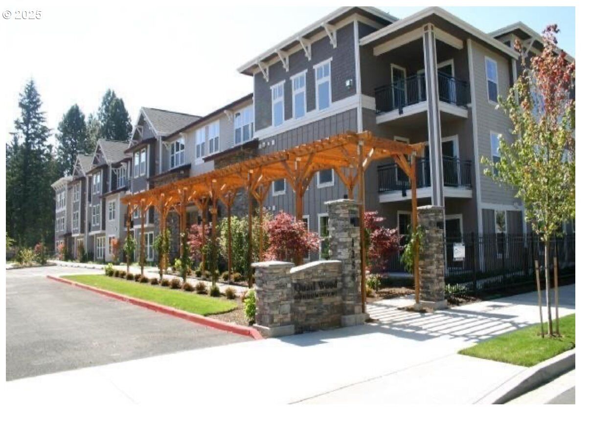 Property Photo:  1258 NW Shattuck Way 306  OR 97030 