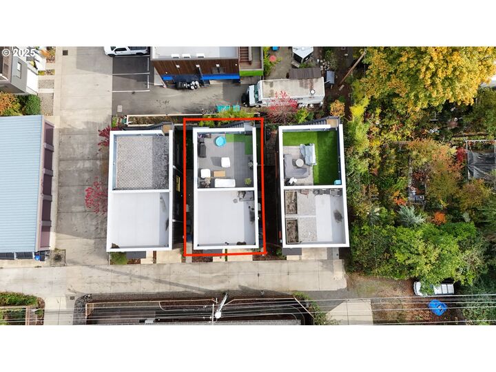 Property Photo:  2747 Friendly Aly  OR 97405 