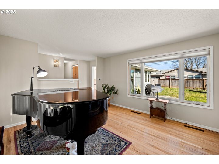 Property Photo:  356 NE 108th Pl  OR 97220 