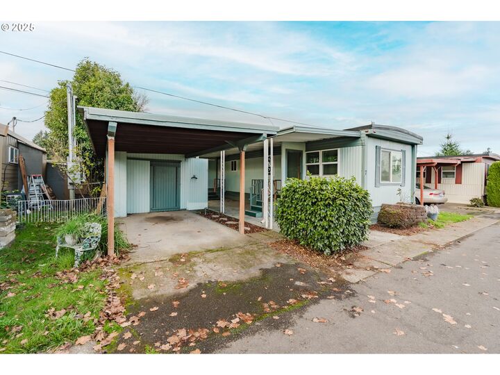 Property Photo: 4882 NE Lancaster Dr 7 OR 97305