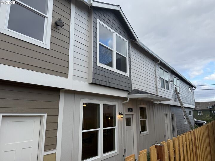117 E Jersey St  Gladstone OR 97027 photo