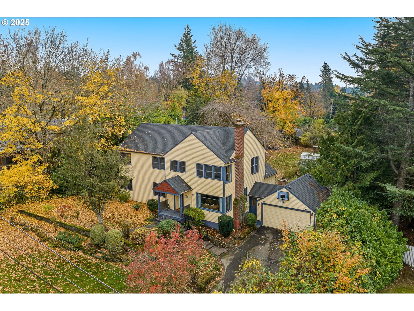 Property Photo:  5960 SW Brugger St  OR 97219 