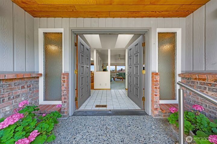 8059  Comox Road  Blaine WA 98230 photo