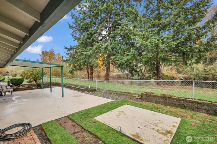 Property Photo: 1808 Riverview Drive NE WA 98002