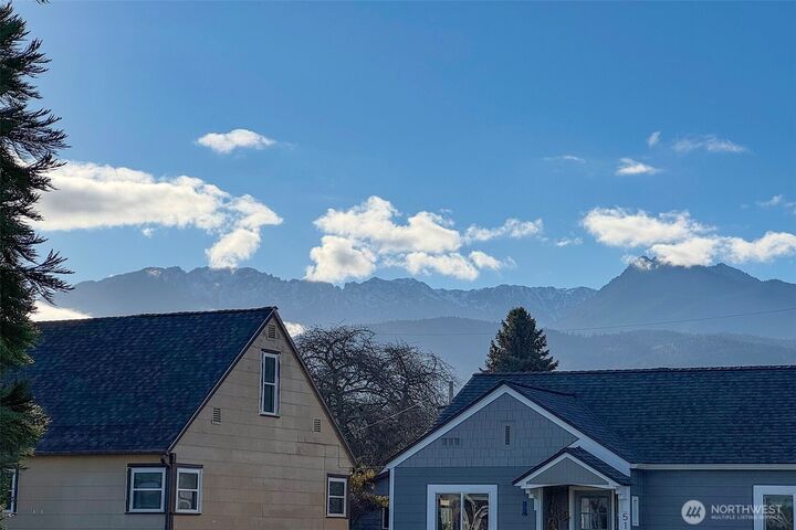 Property Photo: 513 E Third Street WA 98362