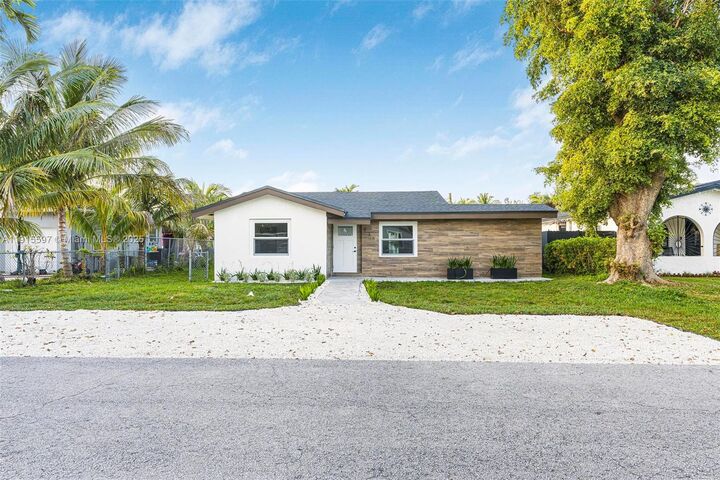 Property Photo:  216 NE 160th St  FL 33162 