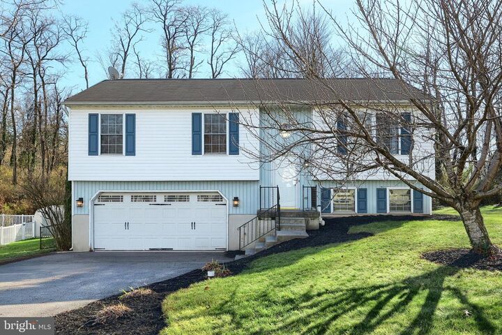 Property Photo: 90 Ivy Drive PA 17345