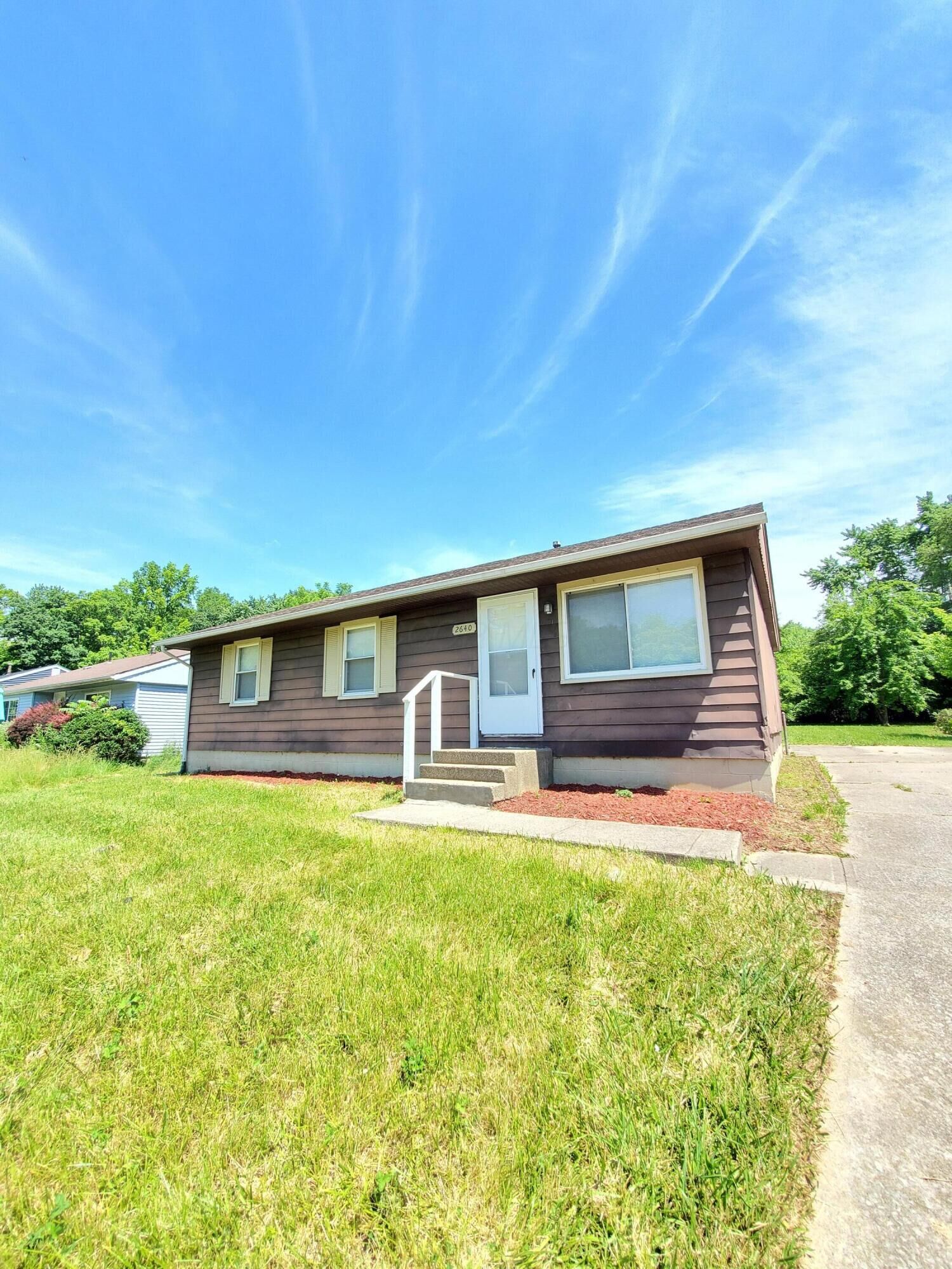 Property Photo: 2640 Milverton Way OH 43224