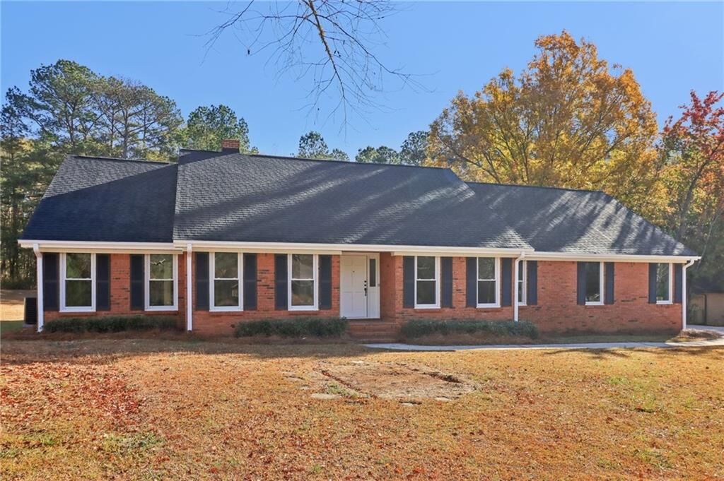Property Photo: 135 Willow Lake Lane GA 30277