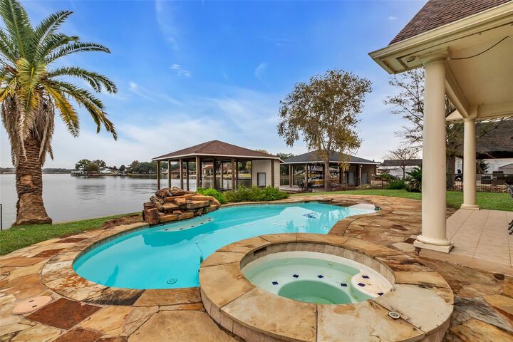 Property Photo:  14030 Shoreline Drive  TX 77318 