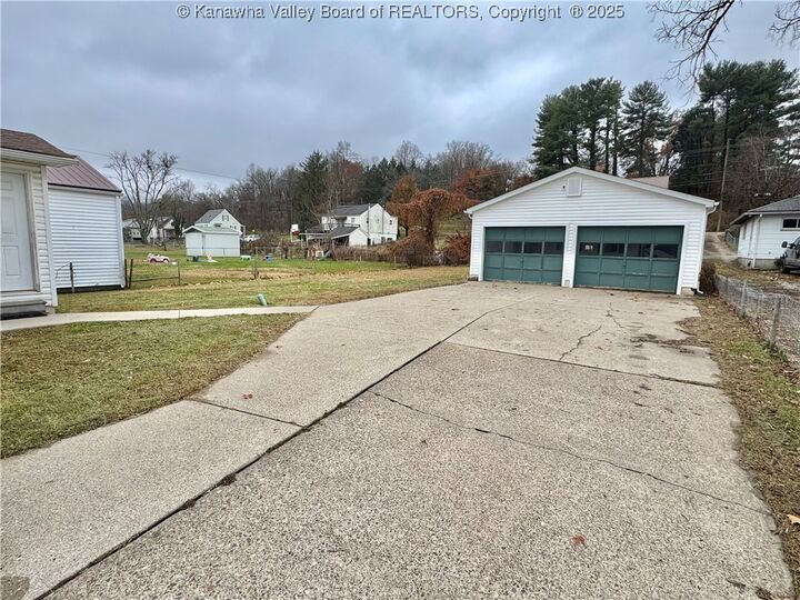 Property Photo:  215 Ohio Avenue N  WV 25177 