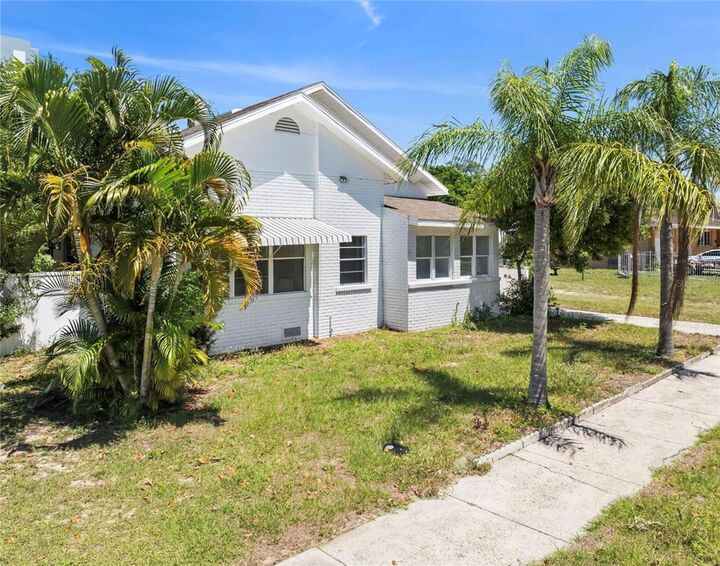 Property Photo: 751 Avenue B SW FL 33880