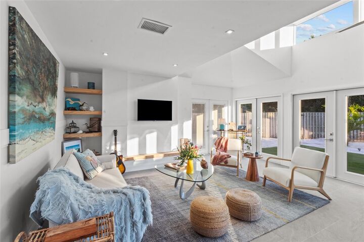 Property Photo: 624 Saint Judes Drive FL 34228