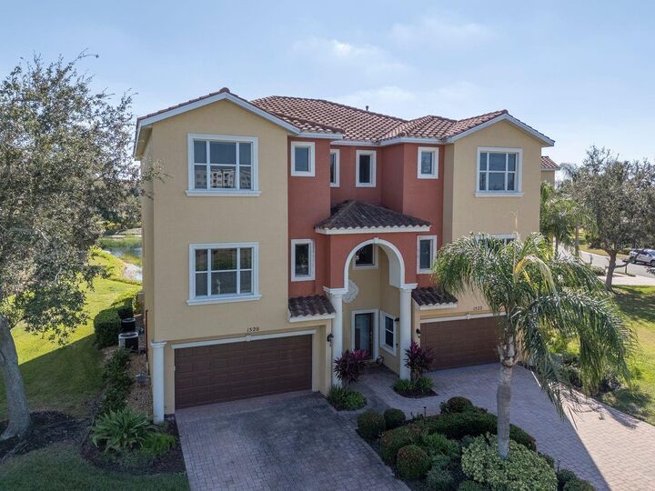 Property Photo:  1520 3rd Street Circle E  FL 34221 