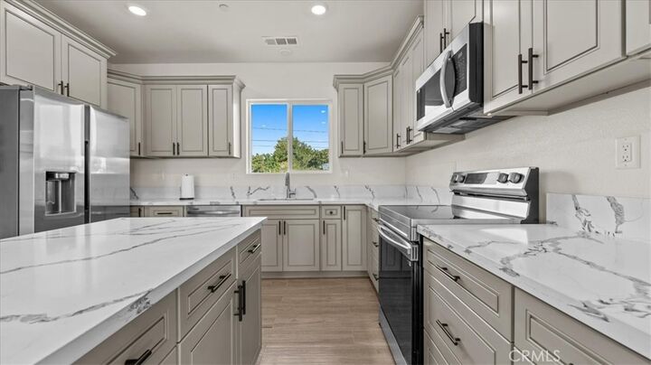 Property Photo:  21402 Short Ridge  CA 92570 