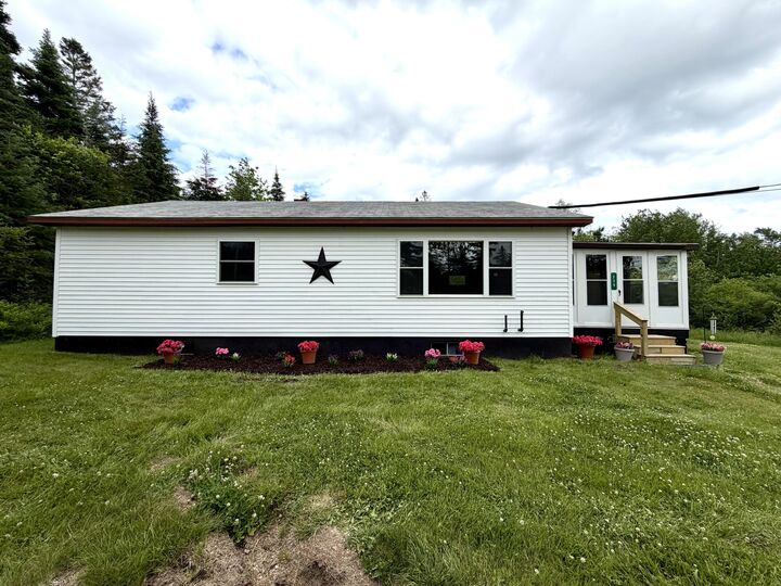 Property Photo:  330 Point Street  ME 04606 