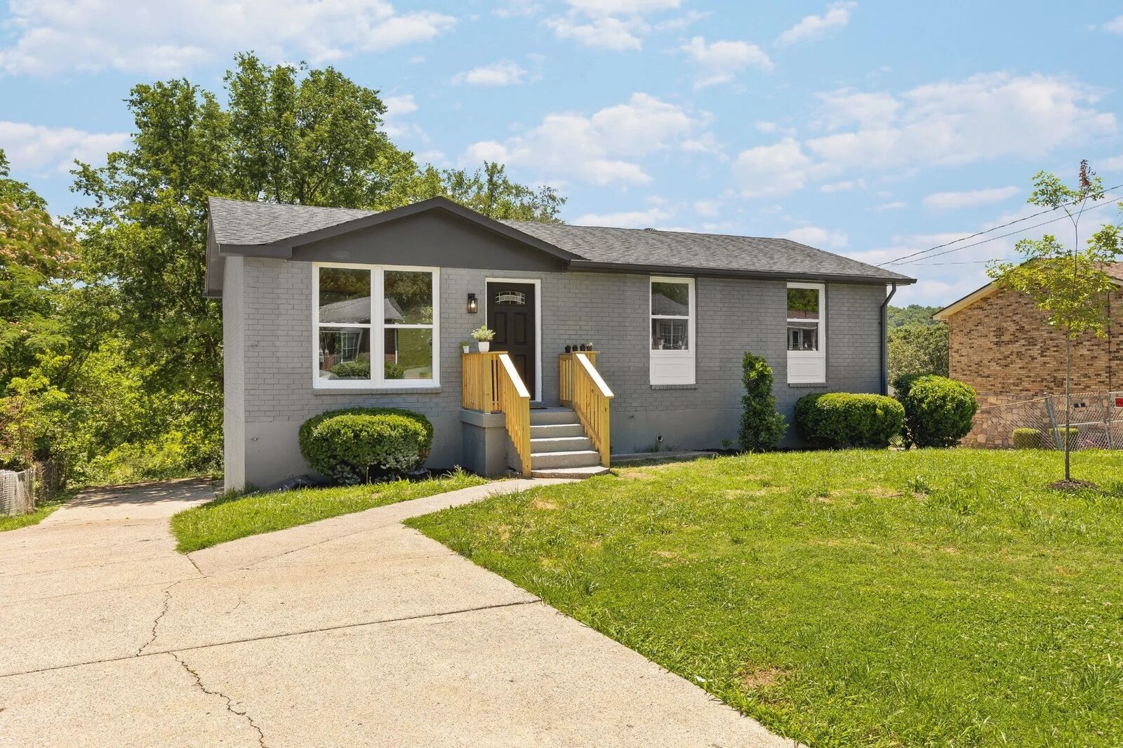 Property Photo:  373 Kingview Dr  TN 37218 