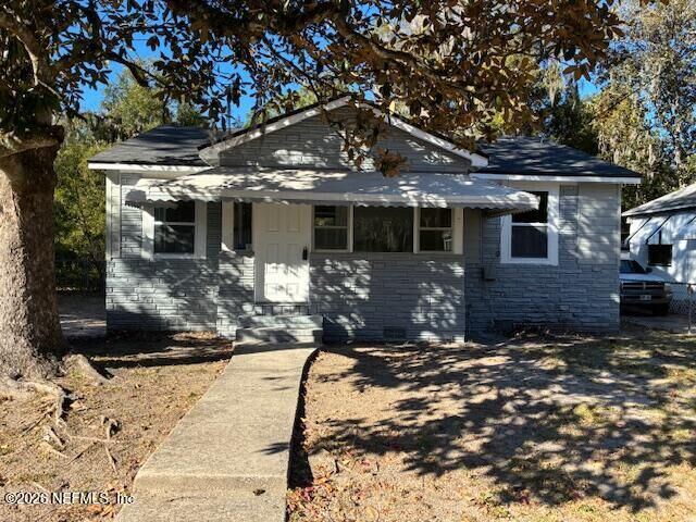 Property Photo:  557 Chestnut Drive  FL 32208 