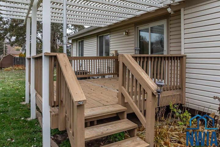 Property Photo:  2407 Carlisle Rd  IA 51054 