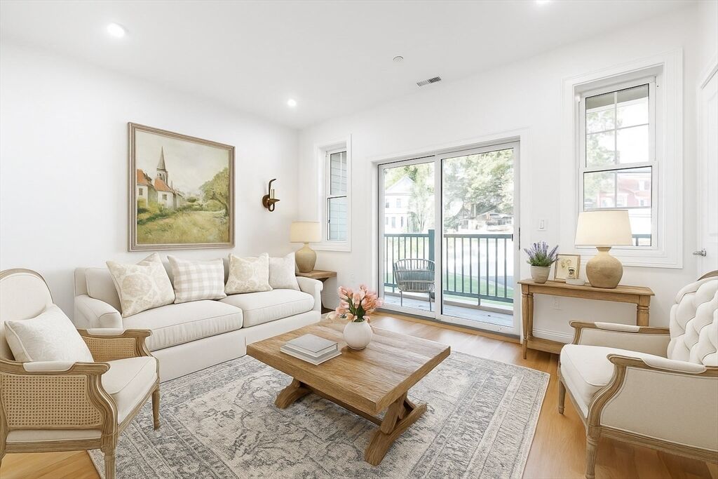 Property Photo:  272 Lincoln Street 302  MA 01752 