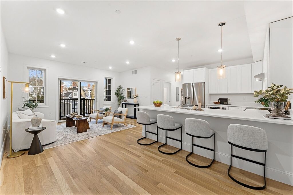 Property Photo:  272 Lincoln Street 302  MA 01752 