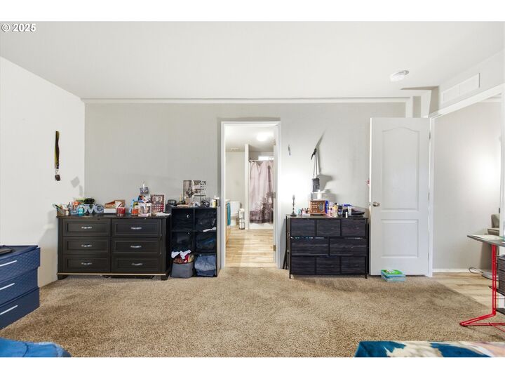 Property Photo:  5217 Silver Loop NE  OR 97305 