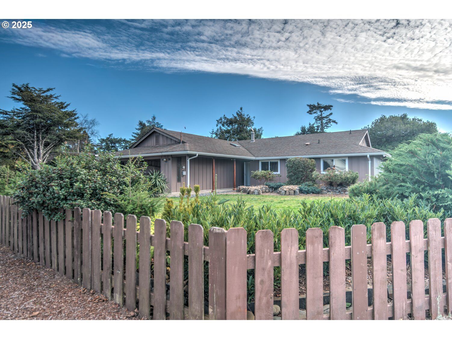 Property Photo: 1620 26th St OR 97439