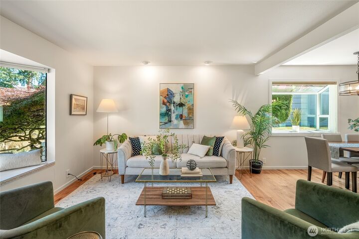 Property Photo: 11627 NE 75th Street WA 98033