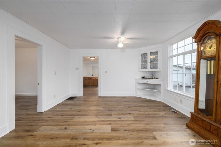 Property Photo: 1016 E Orange Avenue WA 98233