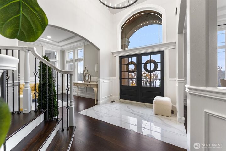 Property Photo: 5228 Highland Dr SE WA 98092