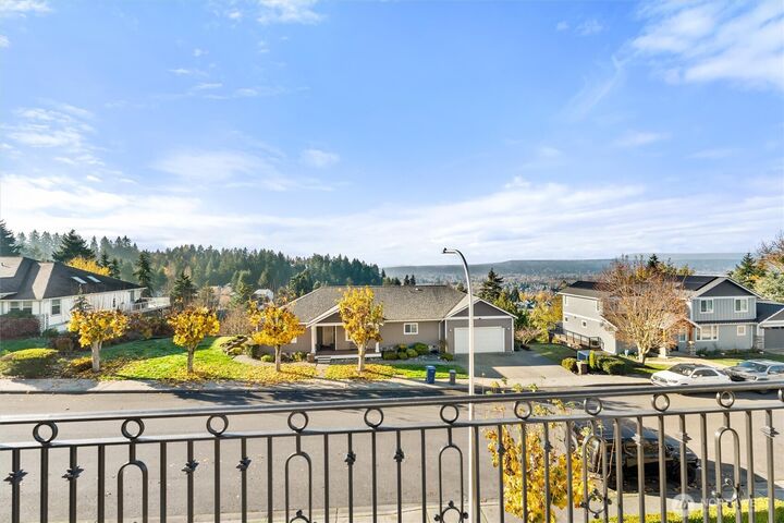 Property Photo:  5228  Highland Dr SE  WA 98092 