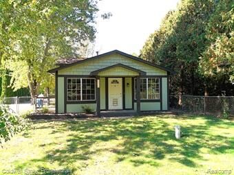 3225 Oakridge Drive  Highland Twp MI 48356 photo