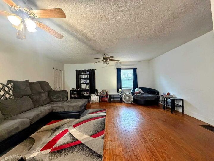 Property Photo:  1360 South T Place  IN 47374 