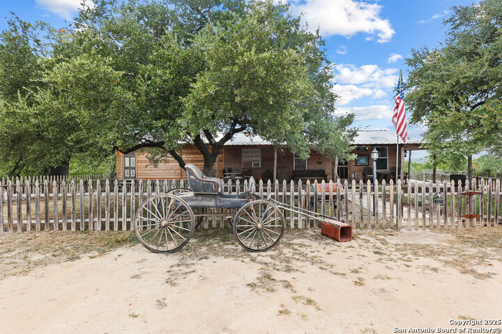 Property Photo: 596 Oakridge Ln TX 78063
