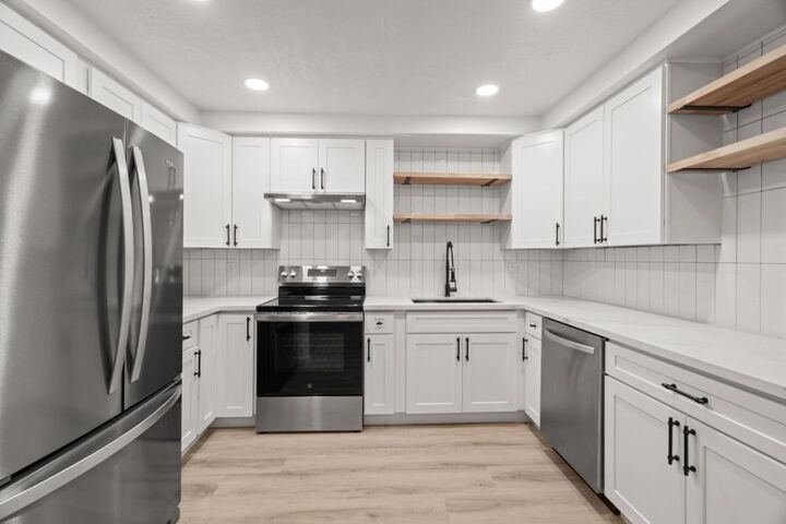 1033 Crestview Drive 207  Mountain View CA 94040 photo