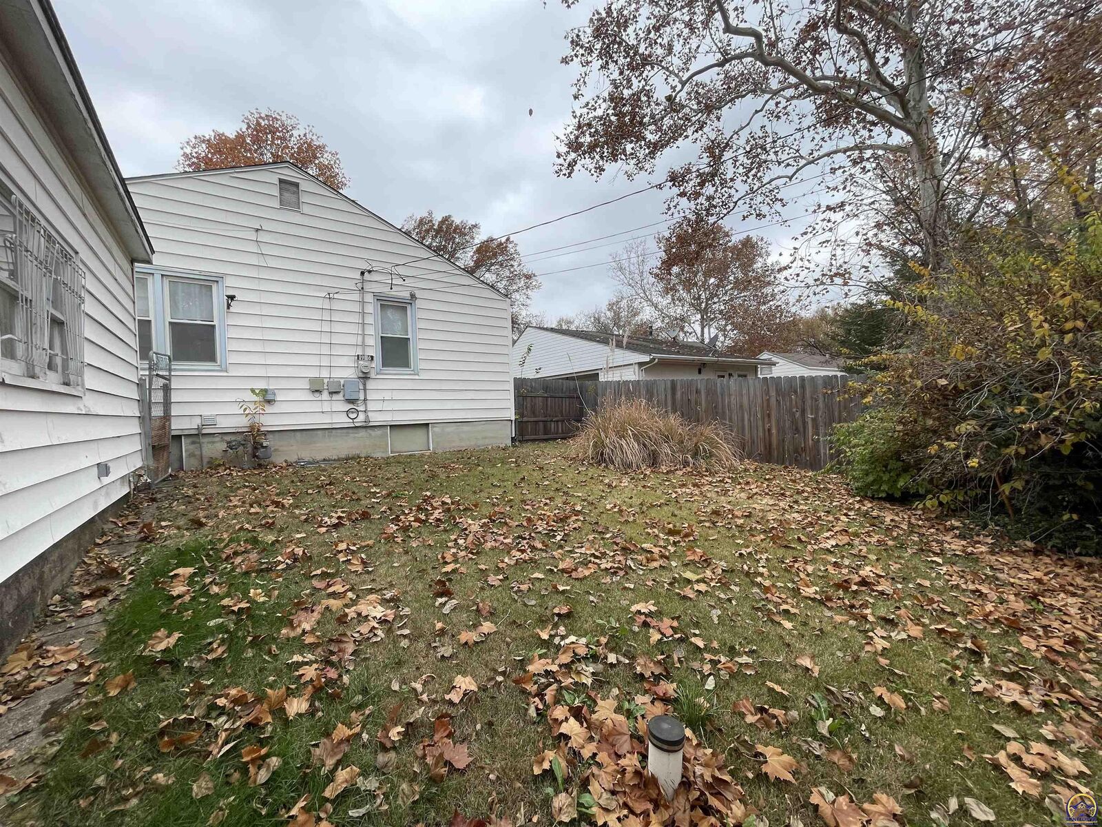 Property Photo:  1906 SE Illinois Ave  KS 66607 