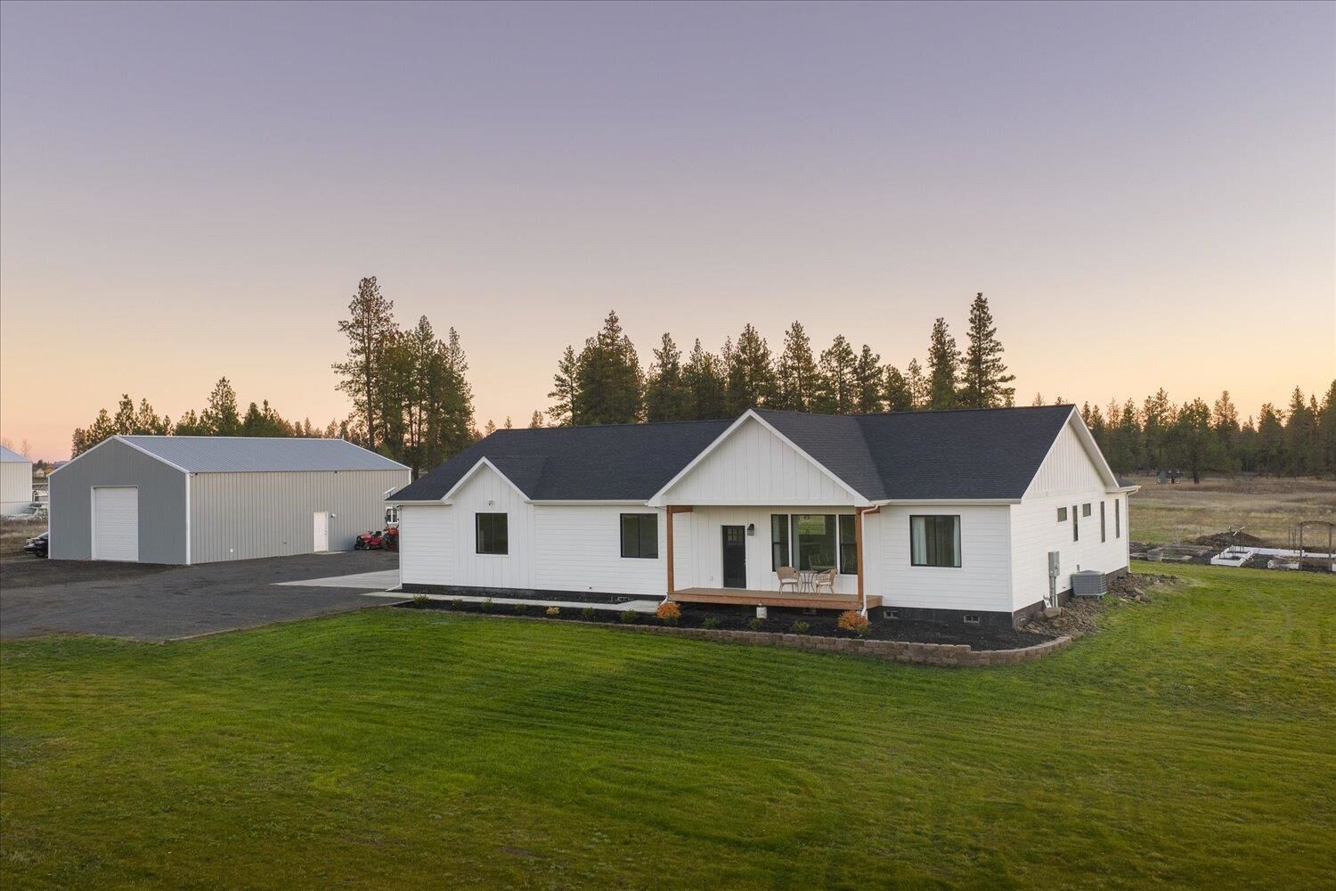 Property Photo: 1323 W Paradise Rd WA 99224