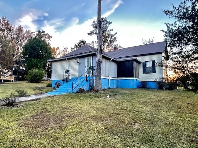 Property Photo:  1206 S Main Street  FL 32324 