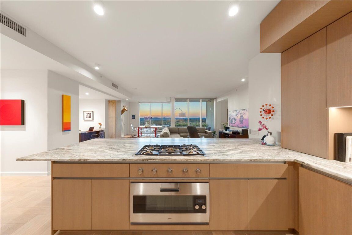 Property Photo: 313 W 17th Street 1104 TX 78701