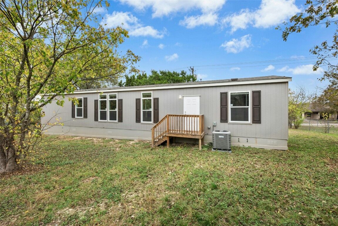 Property Photo: 1702 Dakota Trace TX 76548