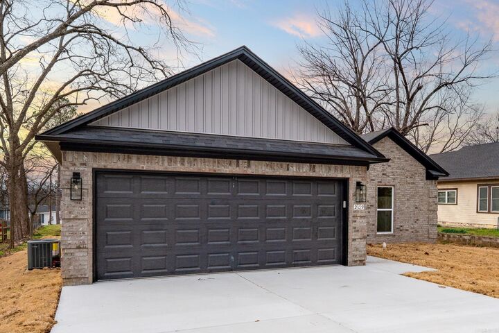 Property Photo:  209 N Griffin Street  AR 72110 