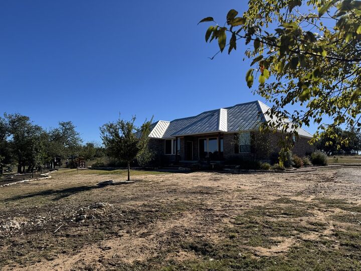 Property Photo: 612 Sugar Creek Trail TX 78624