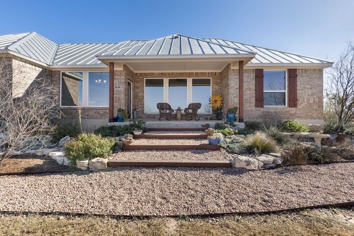 Property Photo: 612 Sugar Creek Trail TX 78624