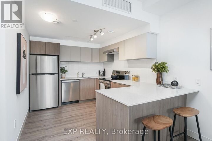 Property Photo:  100 Manett Crescent Th2  ON L6X 5R8 