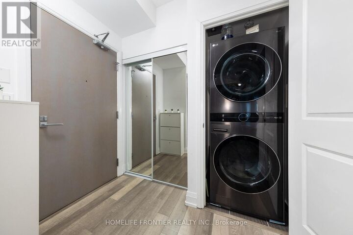 Property Photo:  7167 Yonge Street Ph209  ON L3T 0E1 